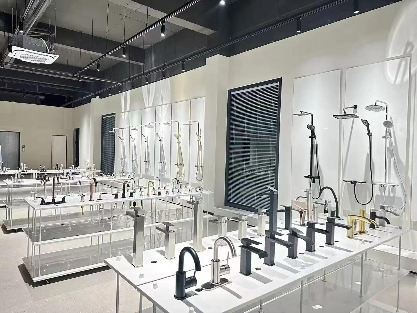 UK private-label brand with NINGJUN OEM custom-designed bathroom range